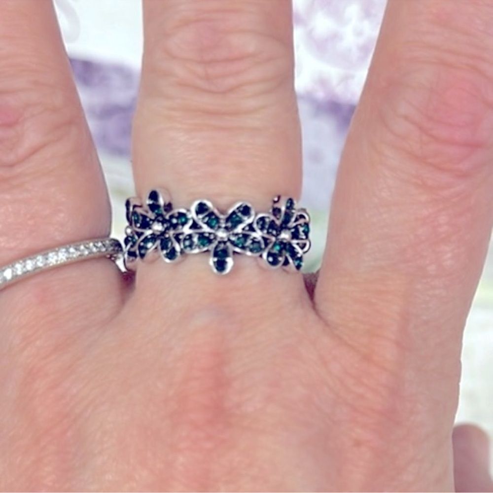 Emerald Green Rhinestones Floral Silver Tone Expandable Ring